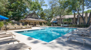 Family Getaway, Pool, Walk to Beach